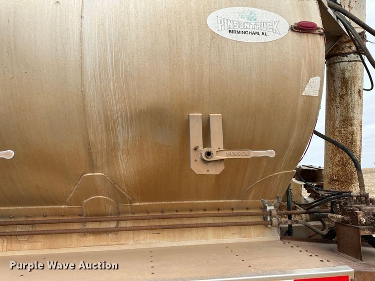 image for item LT9227 2005 Pinson  feed delivery trailer