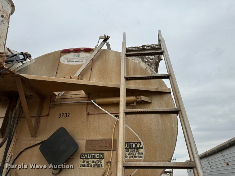 image for item LT9227 2005 Pinson  feed delivery trailer