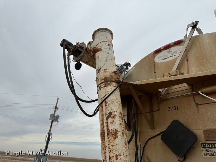 image for item LT9227 2005 Pinson  feed delivery trailer