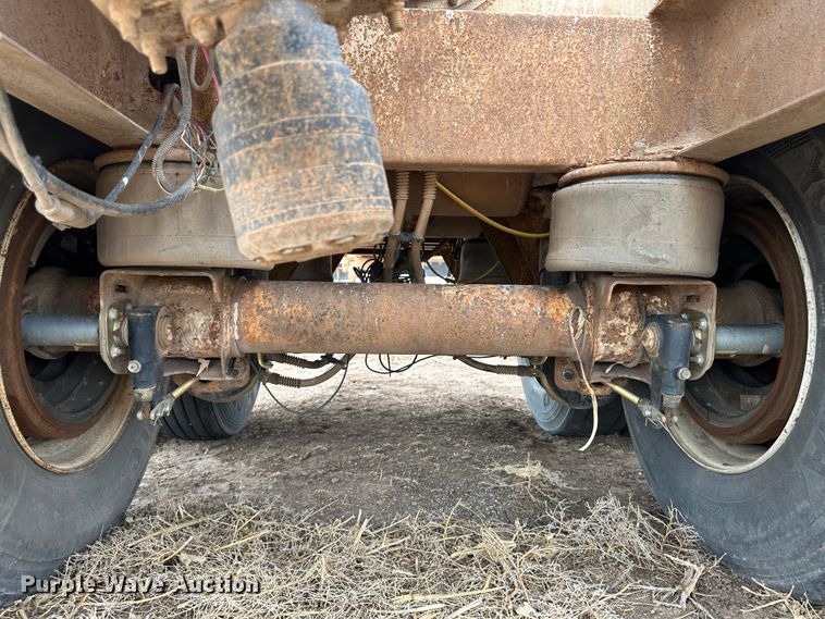 image for item LT9227 2005 Pinson  feed delivery trailer