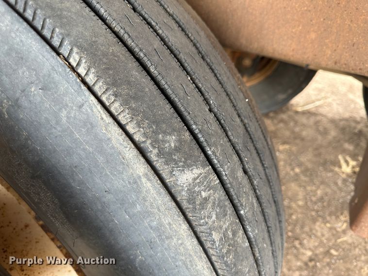 image for item LT9227 2005 Pinson  feed delivery trailer