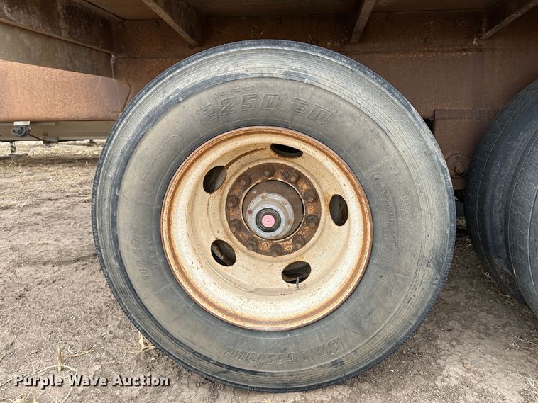 image for item LT9227 2005 Pinson  feed delivery trailer