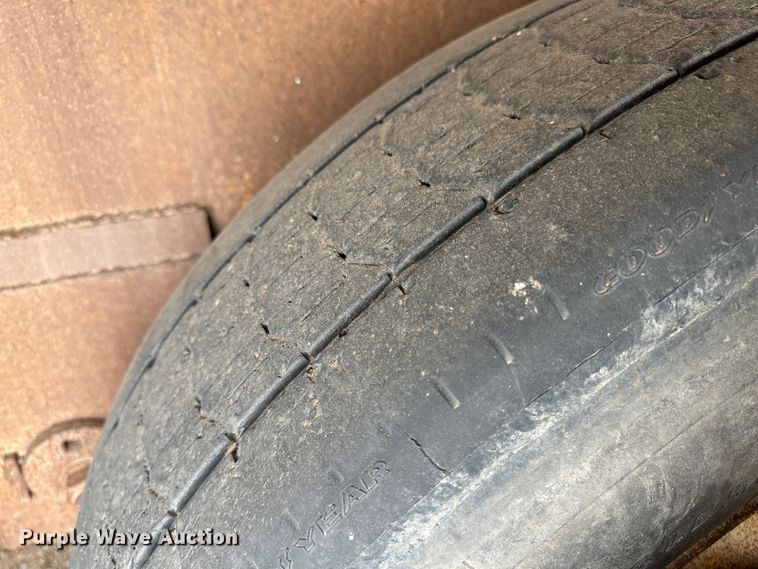 image for item LT9227 2005 Pinson  feed delivery trailer