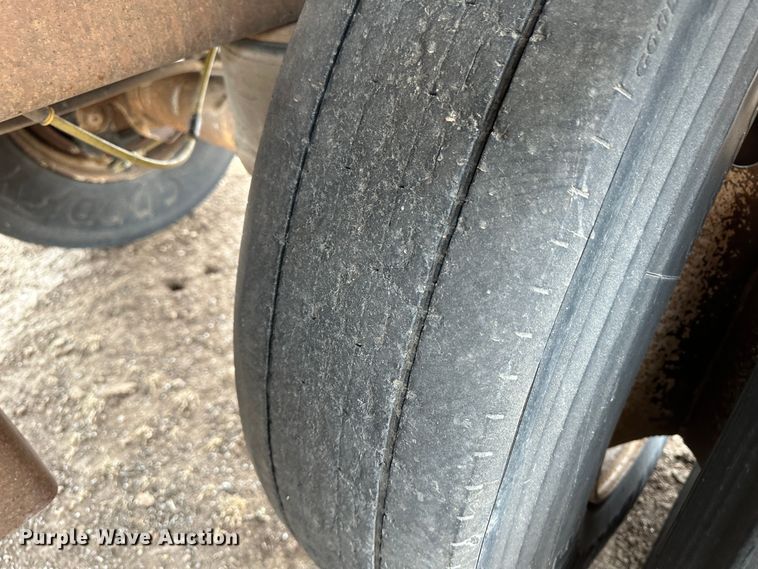 image for item LT9227 2005 Pinson  feed delivery trailer