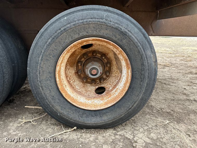 image for item LT9227 2005 Pinson  feed delivery trailer