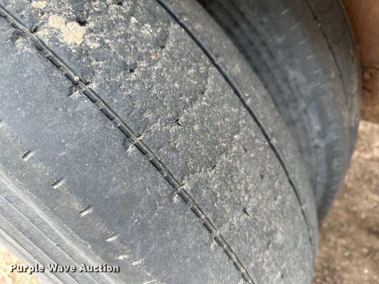 image for item LT9227 2005 Pinson  feed delivery trailer