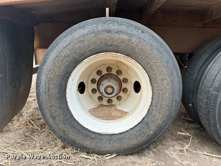 image for item LT9227 2005 Pinson  feed delivery trailer