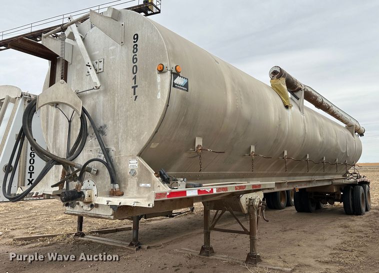 image for item LT9228 1998 Warren  feed delivery trailer