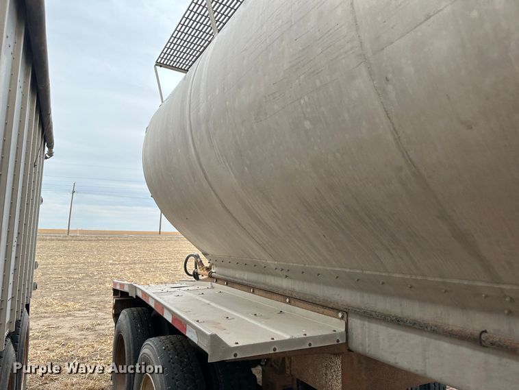 image for item LT9228 1998 Warren  feed delivery trailer