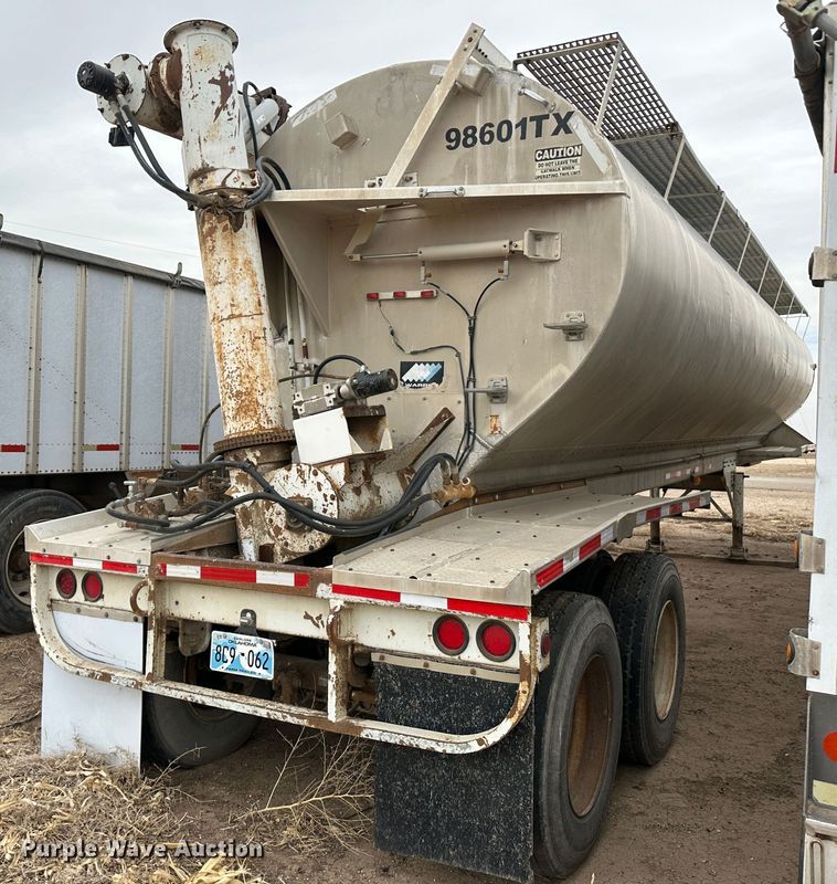 image for item LT9228 1998 Warren  feed delivery trailer