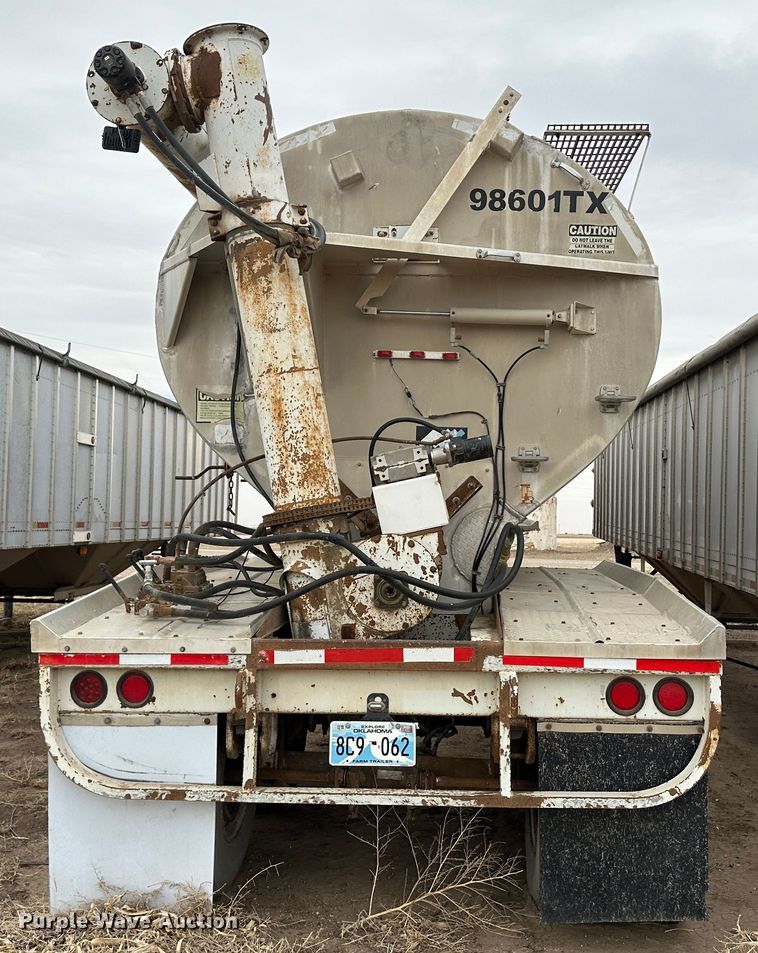 image for item LT9228 1998 Warren  feed delivery trailer