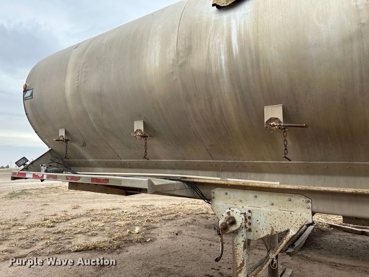 image for item LT9228 1998 Warren  feed delivery trailer