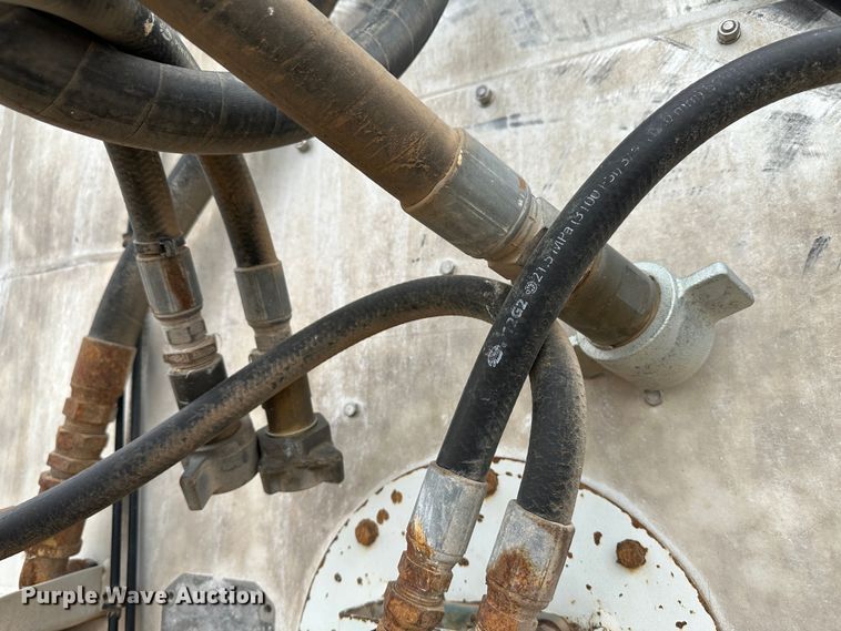 image for item LT9228 1998 Warren  feed delivery trailer