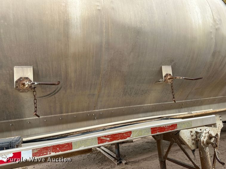 image for item LT9228 1998 Warren  feed delivery trailer