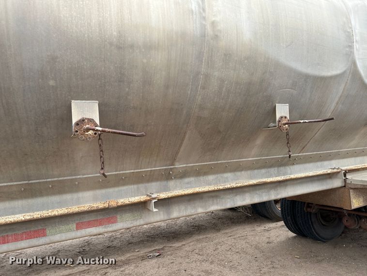 image for item LT9228 1998 Warren  feed delivery trailer