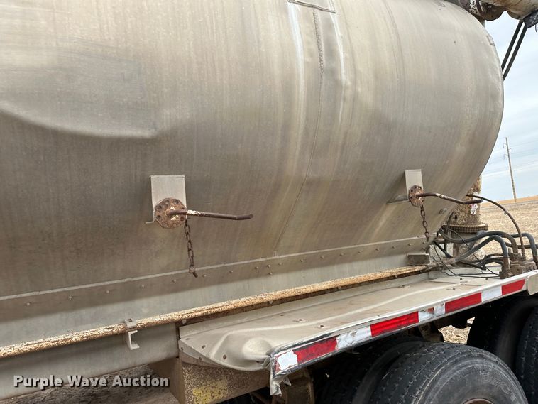 image for item LT9228 1998 Warren  feed delivery trailer