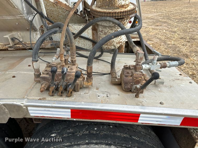 image for item LT9228 1998 Warren  feed delivery trailer