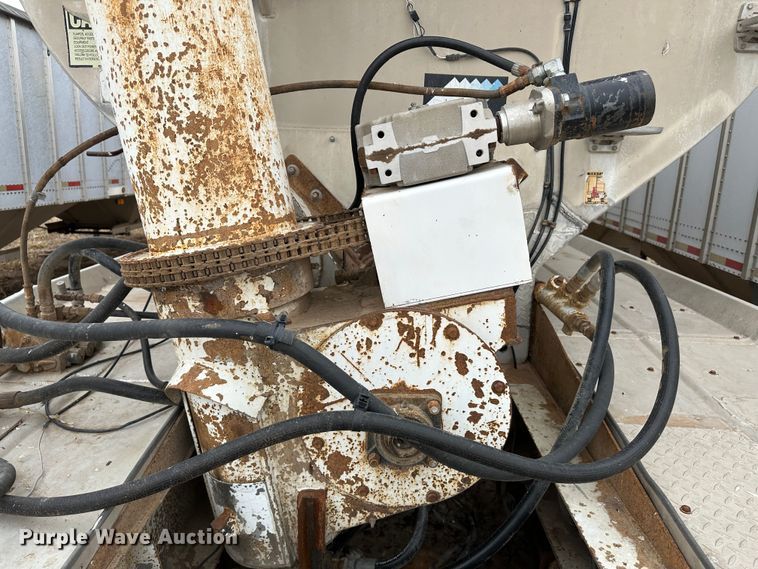 image for item LT9228 1998 Warren  feed delivery trailer