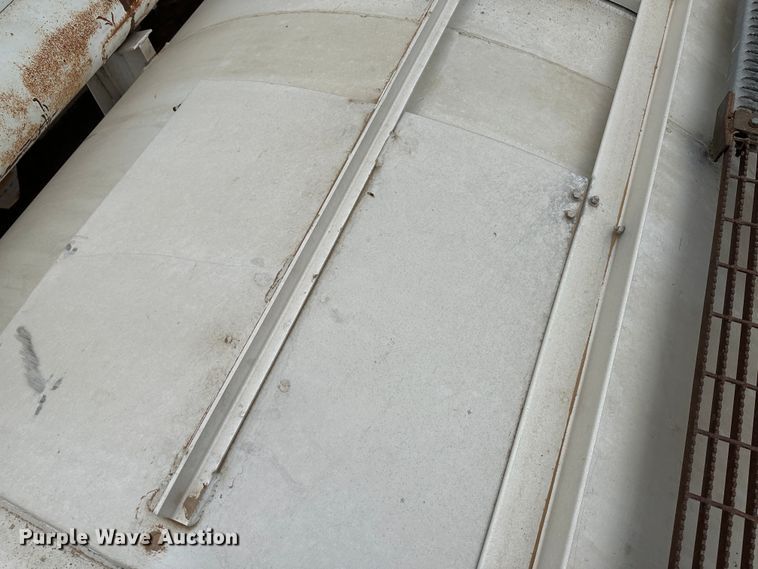 image for item LT9228 1998 Warren  feed delivery trailer