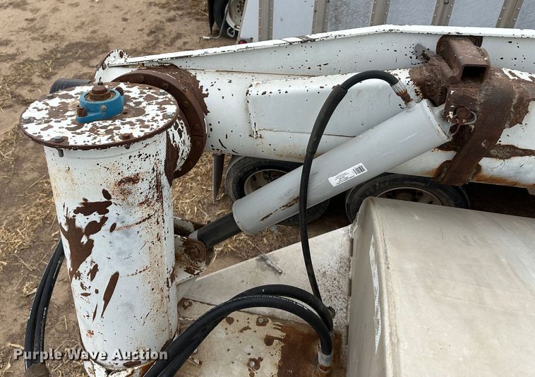 image for item LT9228 1998 Warren  feed delivery trailer