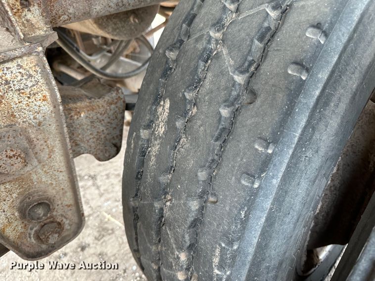 image for item LT9228 1998 Warren  feed delivery trailer