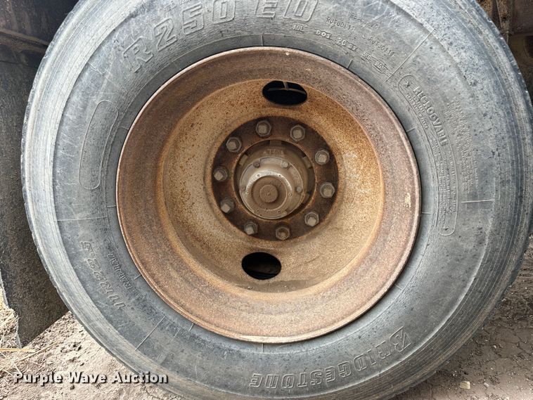 image for item LT9228 1998 Warren  feed delivery trailer