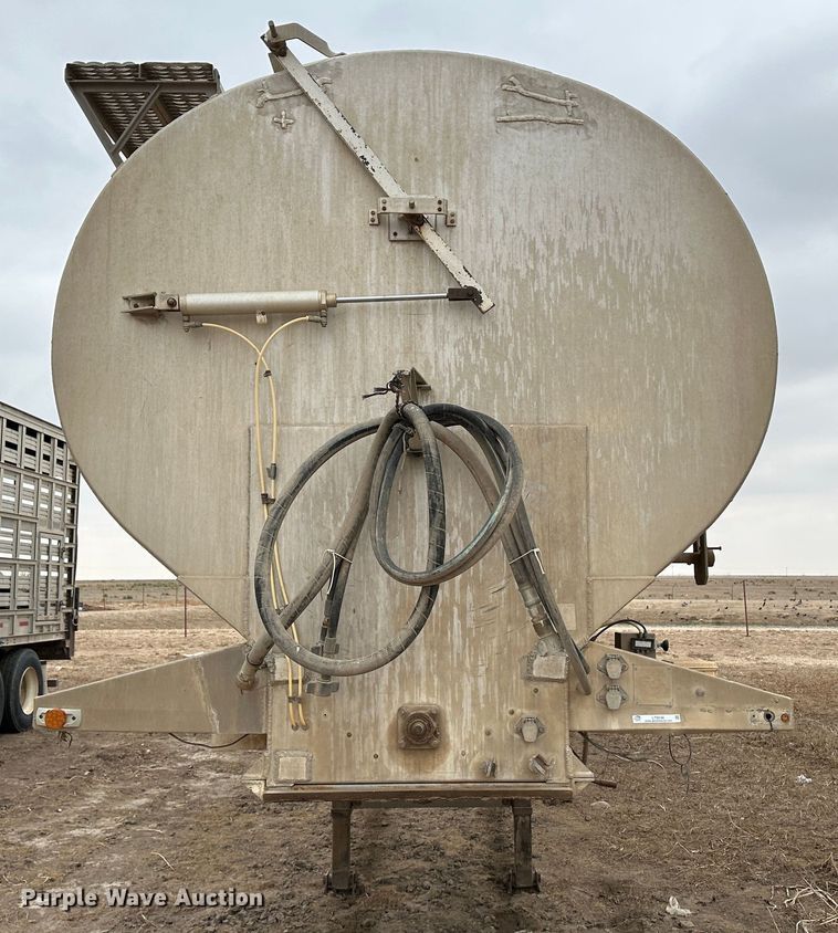 image for item LT9234 2006 Pinson  feed delivery trailer