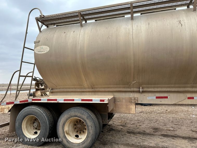 image for item LT9234 2006 Pinson  feed delivery trailer