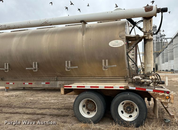 image for item LT9234 2006 Pinson  feed delivery trailer