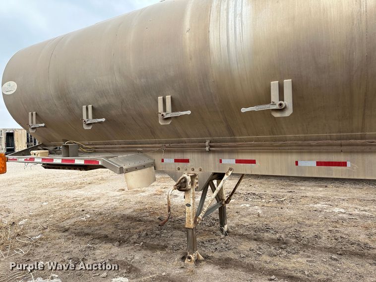 image for item LT9234 2006 Pinson  feed delivery trailer