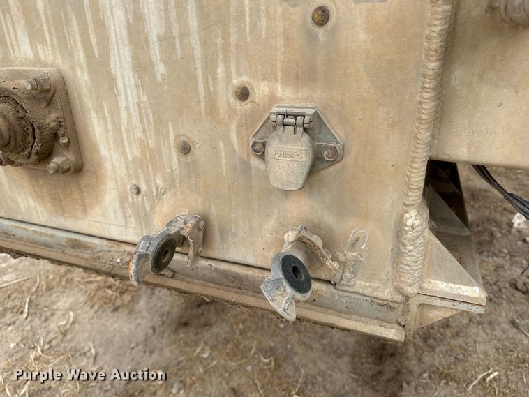 image for item LT9234 2006 Pinson  feed delivery trailer