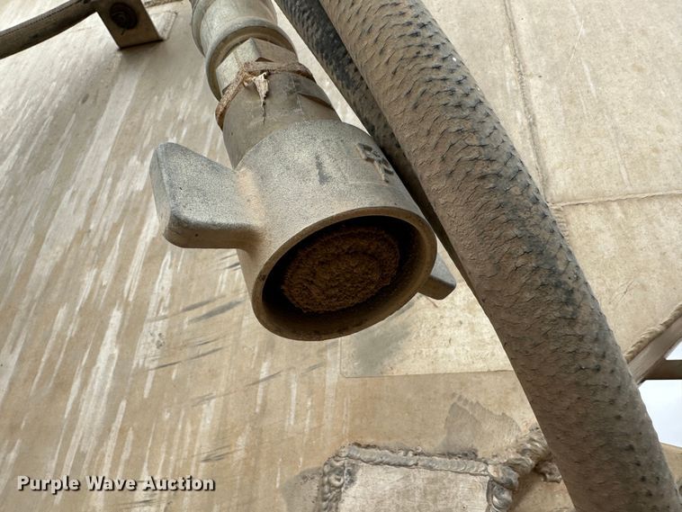 image for item LT9234 2006 Pinson  feed delivery trailer