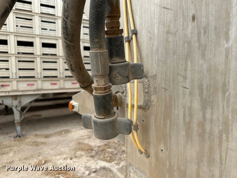 image for item LT9234 2006 Pinson  feed delivery trailer