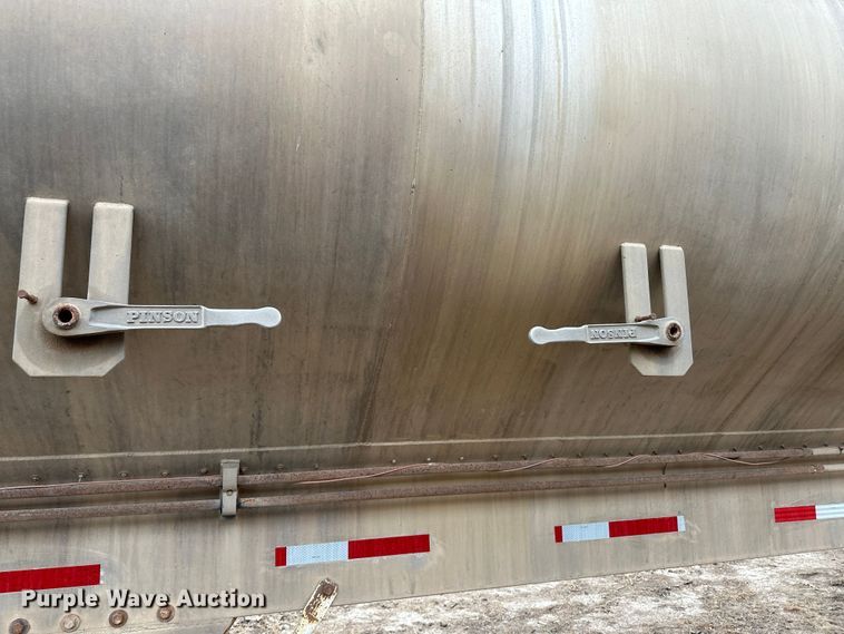 image for item LT9234 2006 Pinson  feed delivery trailer