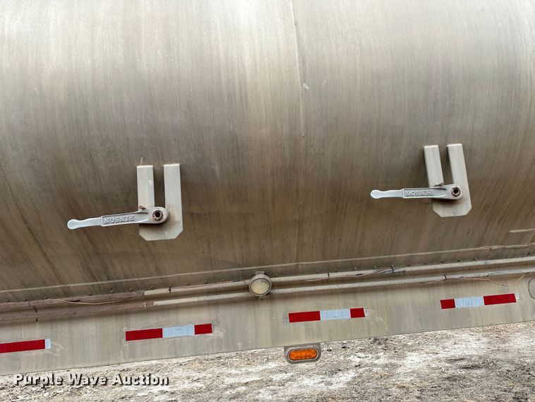 image for item LT9234 2006 Pinson  feed delivery trailer