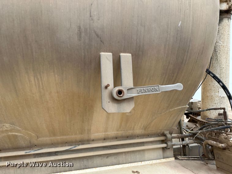 image for item LT9234 2006 Pinson  feed delivery trailer