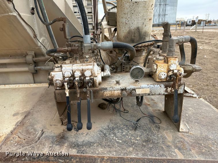 image for item LT9234 2006 Pinson  feed delivery trailer