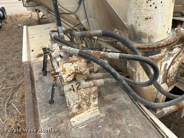 image for item LT9234 2006 Pinson  feed delivery trailer