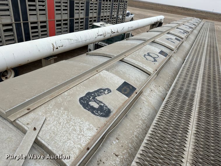 image for item LT9234 2006 Pinson  feed delivery trailer