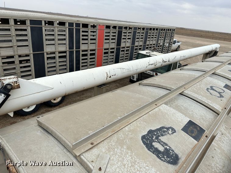 image for item LT9234 2006 Pinson  feed delivery trailer