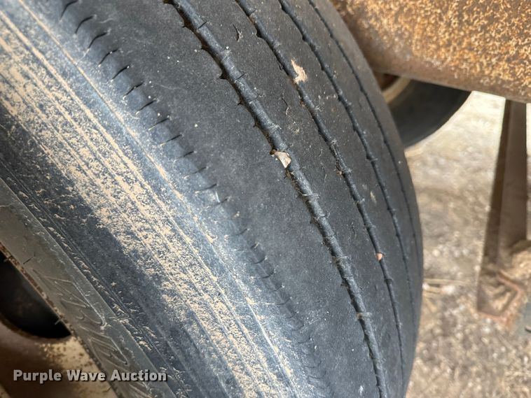 image for item LT9234 2006 Pinson  feed delivery trailer