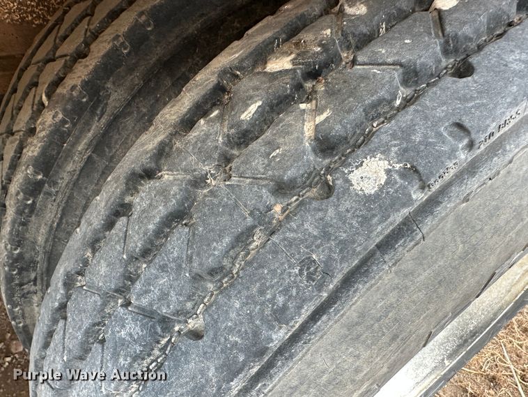 image for item LT9234 2006 Pinson  feed delivery trailer