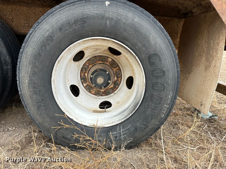 image for item LT9234 2006 Pinson  feed delivery trailer