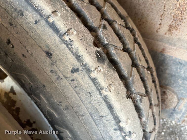 image for item LT9234 2006 Pinson  feed delivery trailer