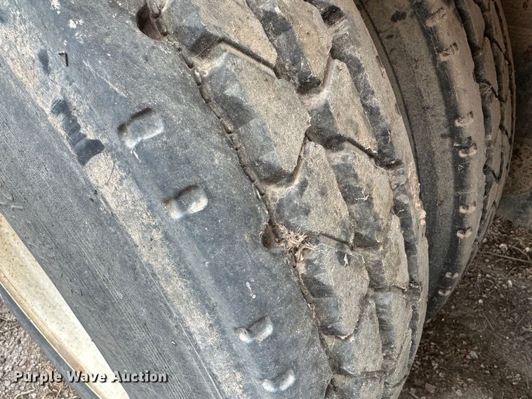 image for item LT9234 2006 Pinson  feed delivery trailer