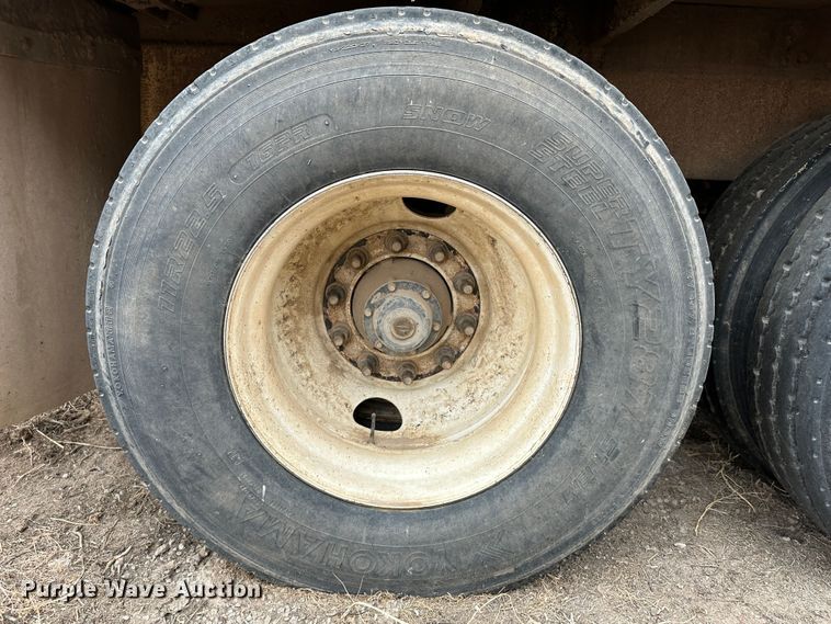 image for item LT9234 2006 Pinson  feed delivery trailer