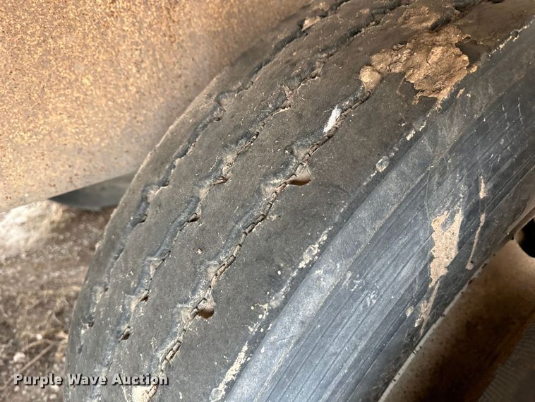 image for item LT9234 2006 Pinson  feed delivery trailer