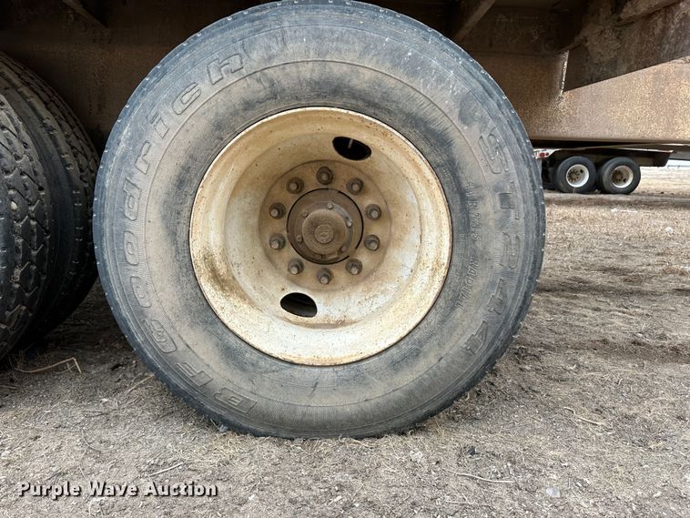 image for item LT9234 2006 Pinson  feed delivery trailer