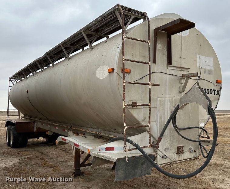 image for item LT9235 1990 Pinson  feed delivery trailer