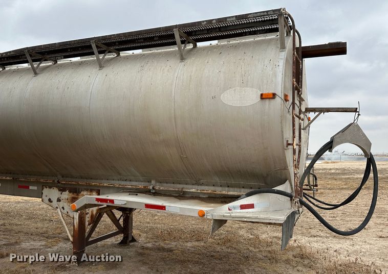 image for item LT9235 1990 Pinson  feed delivery trailer